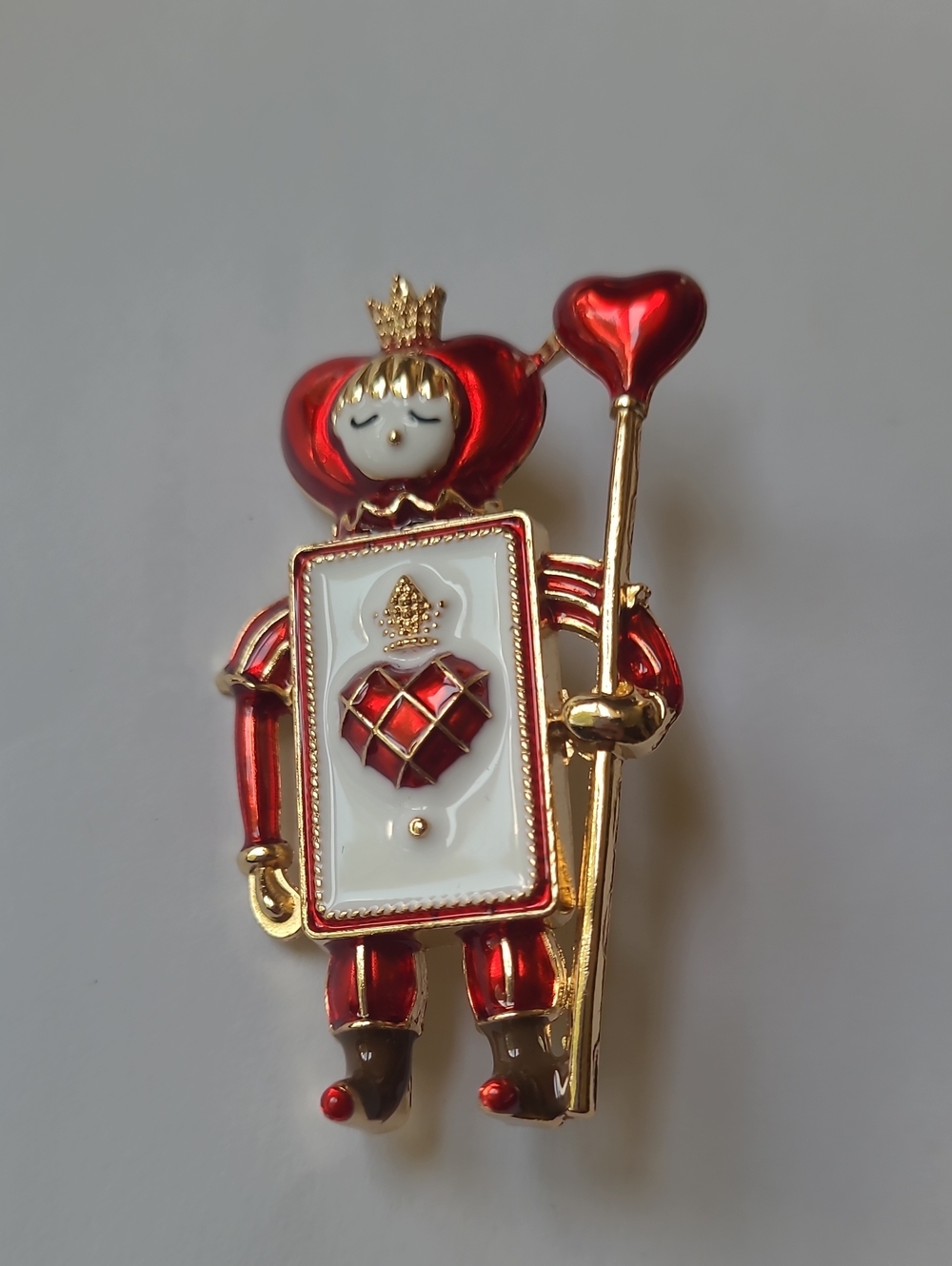 Red Queen Of Hearts Decorative Pin Brooch - Gold Accent